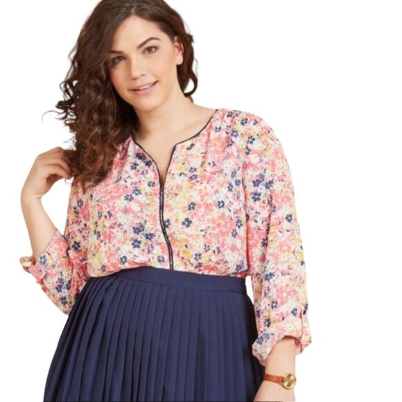 Modcloth Floral Burst Podcast Co-Host Blouse - Picture 3 of 11